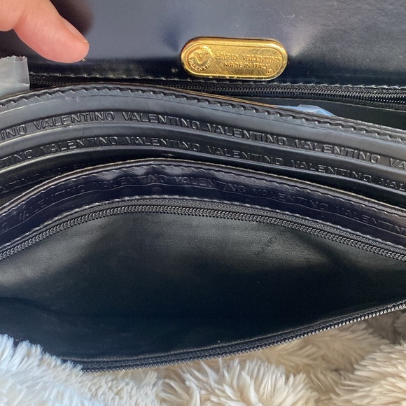 Gorgeous Valentino clutch / crossbody and dust bag - Picture 10 of 16
